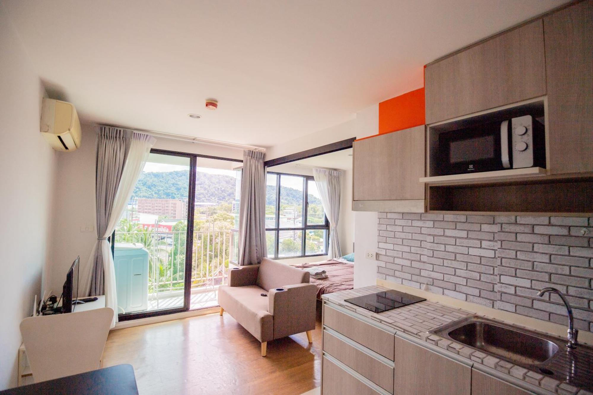 04near Shopping Malls And Naka Night Market Pangsapuri Phuket